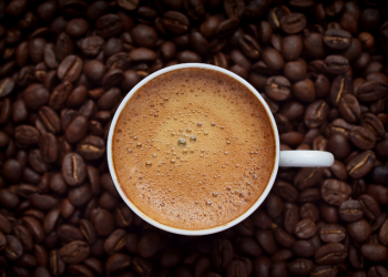 تحسين الذاكرة والحالة المزاجية.. دراسات توضح الفوائد الصحية للقهوة