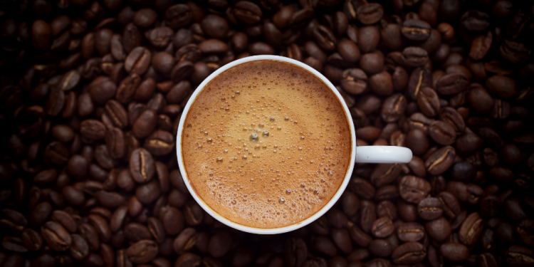 تحسين الذاكرة والحالة المزاجية.. دراسات توضح الفوائد الصحية للقهوة