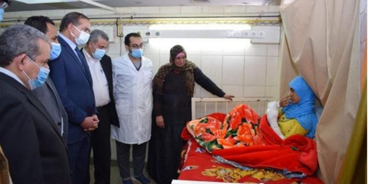 رئيس جامعة سوهاج يزور «سيدة الساطور»