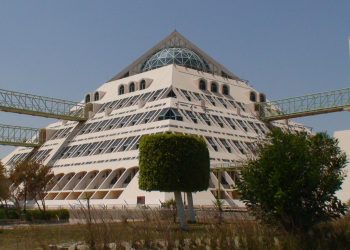 تعاون علمى بين مدينة الأبحاث العلمية ومعمل فحوص الأغذية