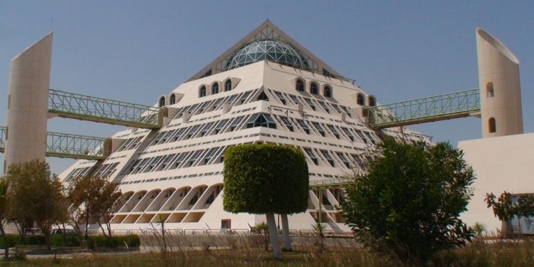 تعاون علمى بين مدينة الأبحاث العلمية ومعمل فحوص الأغذية