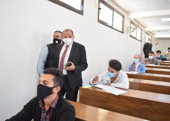  رئيس جامعة بني سويف: عينات عشوائية لقياس درجات الحرارة للطلاب داخل اللجان