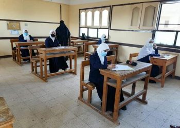 قطاع المعاهد الأزهرية يشيد بالتزام العاملين والطلاب بالإجراءات الاحترازية في رابع أيام الامتحانات