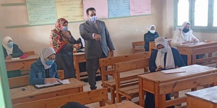 الوكيل الثقافي بكفر الشيخ الأزهرية يتابع سير العمل بلجان المنطقة