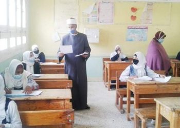 رئيس منطقة الإسكندرية الأزهرية يتفقد امتحانات الشهادة الإعدادية