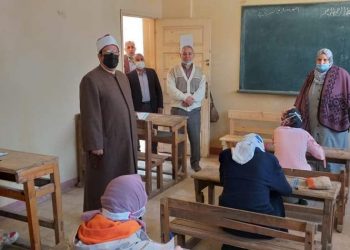 رئيس منطقة المنوفية الأزهرية يتفقد امتحانات النقل بالمنطقة