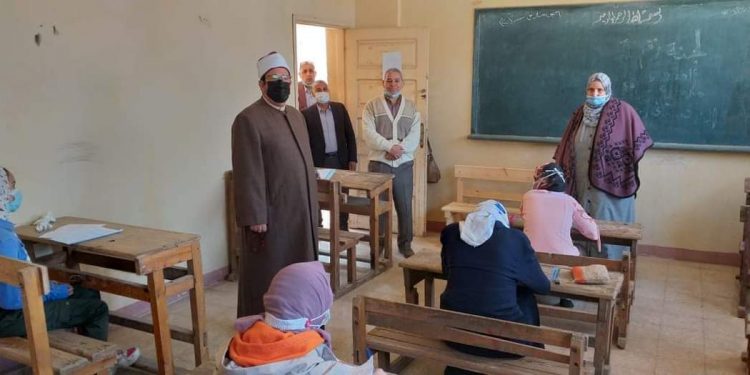 رئيس منطقة المنوفية الأزهرية يتفقد امتحانات النقل بالمنطقة