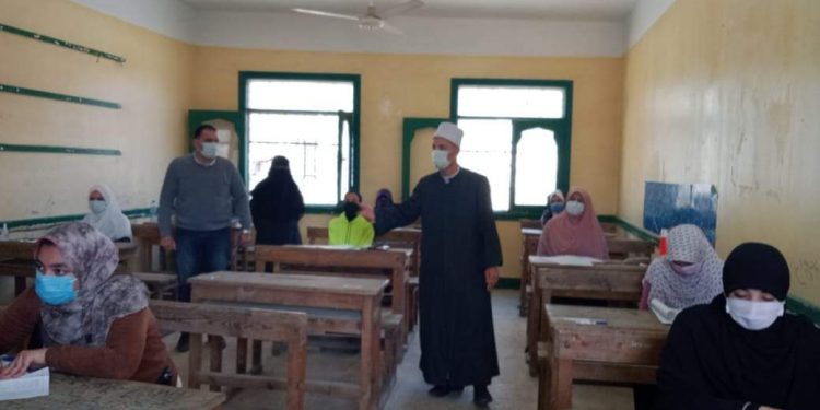 رئيس منطقة القليوبية الأزهرية يتفقد ختام امتحانات النقل