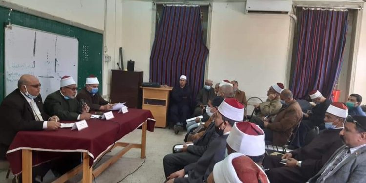 رئيس منطقة المنيا الأزهرية يجتمع بمديري الإدارات التعليمية للتغلب على معوقات العمل ورفع كفاءة الطالب والمعلم
