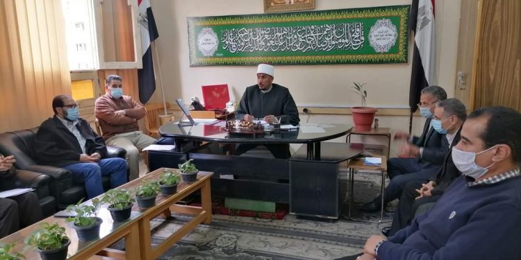 رئيس منطقة كفر الشيخ الأزهرية يجتمع بمديري الإدارات وموجهي العموم لمتابعة المعاهد التي تقع بالقرى والارياف