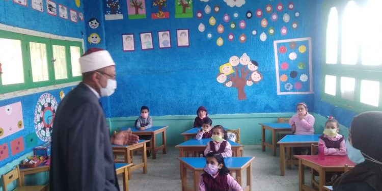 رئيس منطقة جنوب سيناء الأزهرية في جولة تفقّديّة لمعاهد رأس سدر