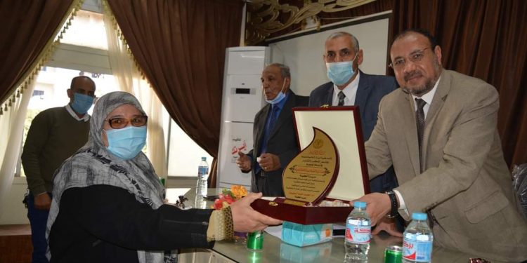"في يوم الوفاء" نائب رئيس جامعة الأزهر يشارك كلية البنات الإسلامية بتكرم العاملين الذين أنهوا خدمتهم