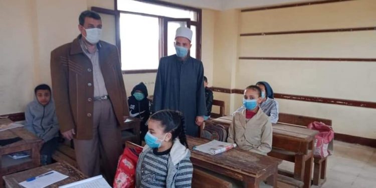 رئيس منطقة القليوبية الأزهرية يتابع الدراسة بمعاهد المنطقة