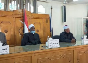 أزهر أسوان يكرم رئيس المنطقة لبلوغه سن التقاعد