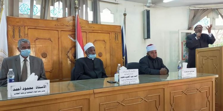 أزهر أسوان يكرم رئيس المنطقة لبلوغه سن التقاعد