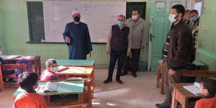 رئيس منطقة المنوفية الأزهرية يتفقد سير العملية التعليمية بمعاهد شبين الكوم