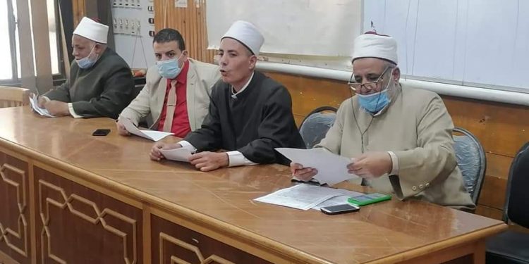 رئيس منطقة القليوبية الأزهرية يعقد اجتماعا بمديري المراحل وموجهي العموم ورؤساء الإدارات التعليمية