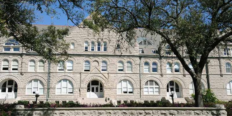 جامعة تولين الأمريكية تقدم فرصة تدريب لطلاب البكالوريوس