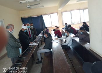 نائب رئيس جامعة الأزهر يتفقد لجان امتحانات كلية الهندسة الزراعية