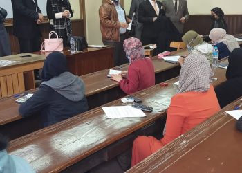 عميد هندسة الأزهر بالقاهرة يتفقد لجان الامتحانات ويشيد بانضباط الجميع