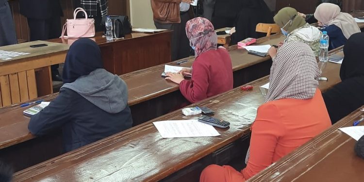 عميد هندسة الأزهر بالقاهرة يتفقد لجان الامتحانات ويشيد بانضباط الجميع