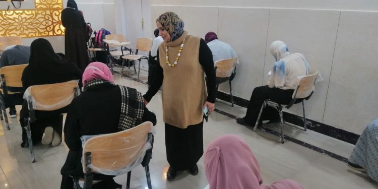 وسط التزام تام بالإجراءات الاحترازية... طالبات الدراسات الإسلامية والعربية يؤدين الامتحانات في هدوء تام