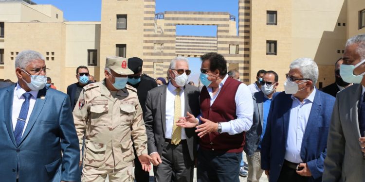 وزير التعليم العالي يتفقد جامعة الملك سلمان الدولية بالطور