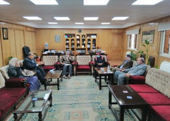 نائب رئيس جامعة الأزهر يناقش آلية النهوض والارتقاء بمعاهد النظم الإدارية وربطها بحاجات المجتمع