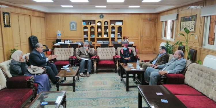 نائب رئيس جامعة الأزهر يناقش آلية النهوض والارتقاء بمعاهد النظم الإدارية وربطها بحاجات المجتمع