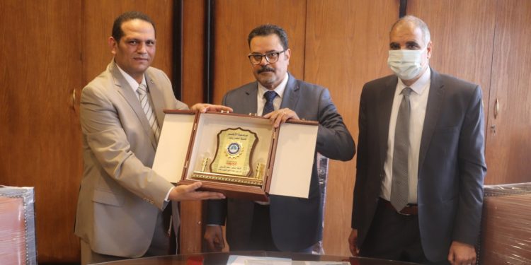 مجلس كلية علوم الأزهر يكرم الشربيني لجهوده المخلصة في حصول 20 كلية على شهادة الجودة