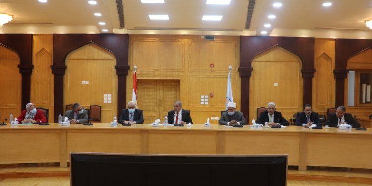 رئيس جامعة الأزهر يعقد اجتماعًا للوقوف على خطوات التحول الرقمي وبدء الفصل الدراسي الثاني
