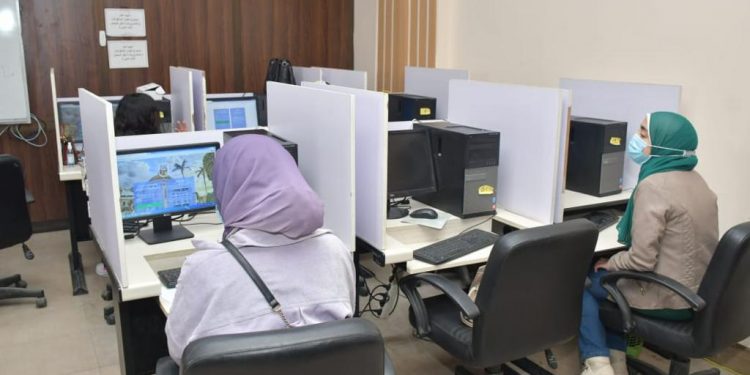 جامعة القاهرة: إجراء امتحانات الفصل الدراسي الأول إلكترونيًا بنجاح في 8 كليات