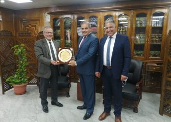 مؤتمر الباطنة يكرم رئيس جامعة الأزهر