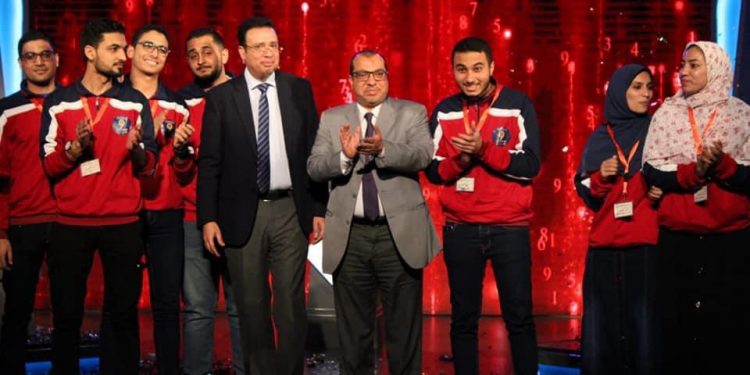 رئيس جامعة الأزهر يهنئ الطلاب الفائزين بالمركز الأول في مسابقة "إبداع"