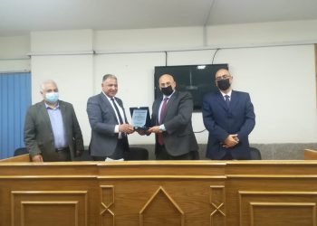 مجلس كلية طب الأسنان يكرم نائب رئيس جامعة الأزهر