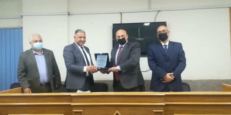 مجلس كلية طب الأسنان يكرم نائب رئيس جامعة الأزهر