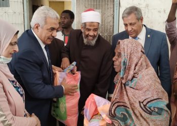 صديق يوزع مساعدات الأزهر على الأشقاء في تشاد الشقيقة