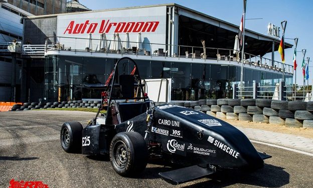 فوز فريق طلابي بهندسة القاهرة بالميدالية البرونزية لابتكارهم سيارة سباق كهربائية بمعرض جينيف