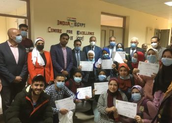 رئيس جامعة الأزهر يشهد تخريج الدورة التدريبية حول التعليم الإلكتروني