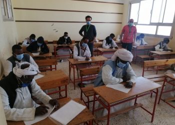 قافلة الأزهر الشاملة لحلايب وشلاتين تواصل أعمالها بعقد اختبارات محو الأمية