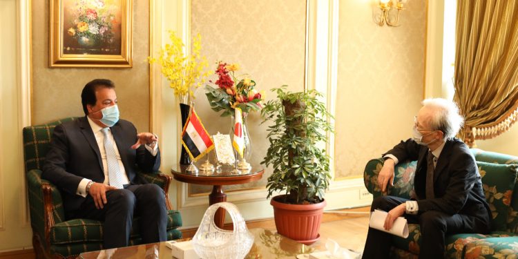 وزير التعليم العالى يبحث مع السفير اليابانى بالقاهرة سبل دعم التعاون العلمى بين البلدين