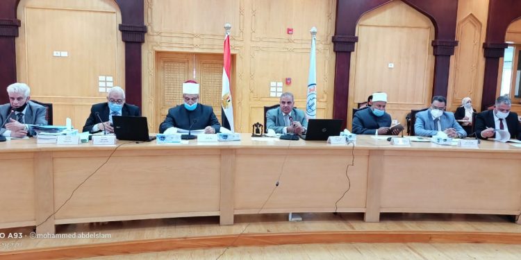 مجلس جامعة الأزهر يقدم التهنئة بتعين فكري نائبًا لرئيس الجامعة وحصول ثلاث كليات على الاعتماد