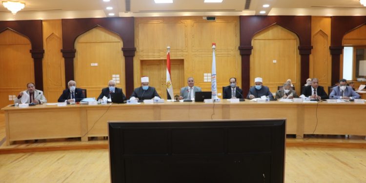 مجلس جامعة الأزهر يشيد بجهود أبطال مصر في إنقاذ السفينة إيڤر جرين