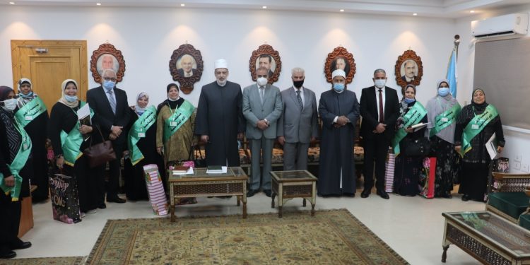 مجلس جامعة الأزهر يكرم الأمهات المثاليات صور