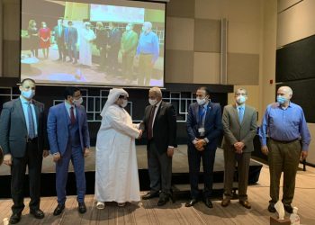 المنتدى العالمي للذكاء الاصطناعي بدبي يكرم نائب رئيس جامعة الأزهر