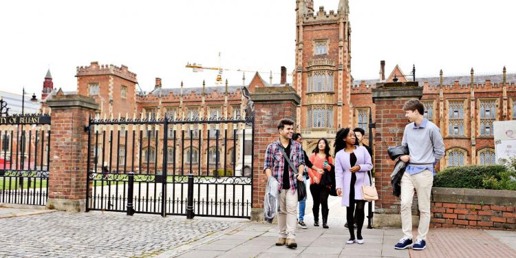 جامعة "كوينز بلفاست" تقدم منحة لطلاب الدراسات العليا في أيرلندا
