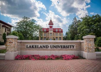 جامعة ليكلاند الأمريكية تقدم منحة لطلاب البكالوريوس