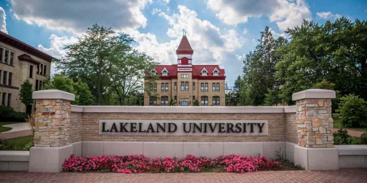 جامعة ليكلاند الأمريكية تقدم منحة لطلاب البكالوريوس