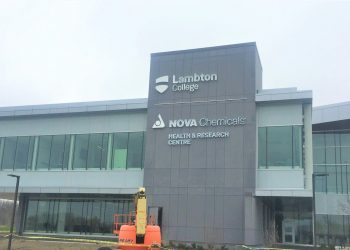 كلية لامبتون الكندية تقدم منحة لطلاب البكالوريوس