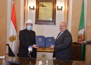 بروتوكول تعاون مشترك بين جامعة القاهرة ووزارة الأوقاف لتدريب أئمة المساجد 